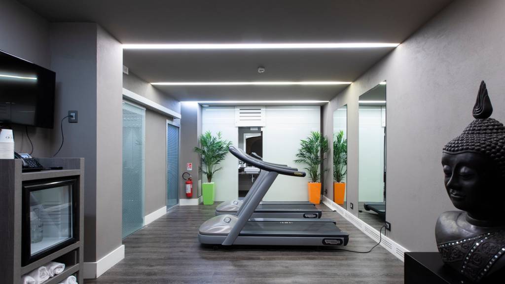 gym-rome-times-hotel-2560-705-A-1912