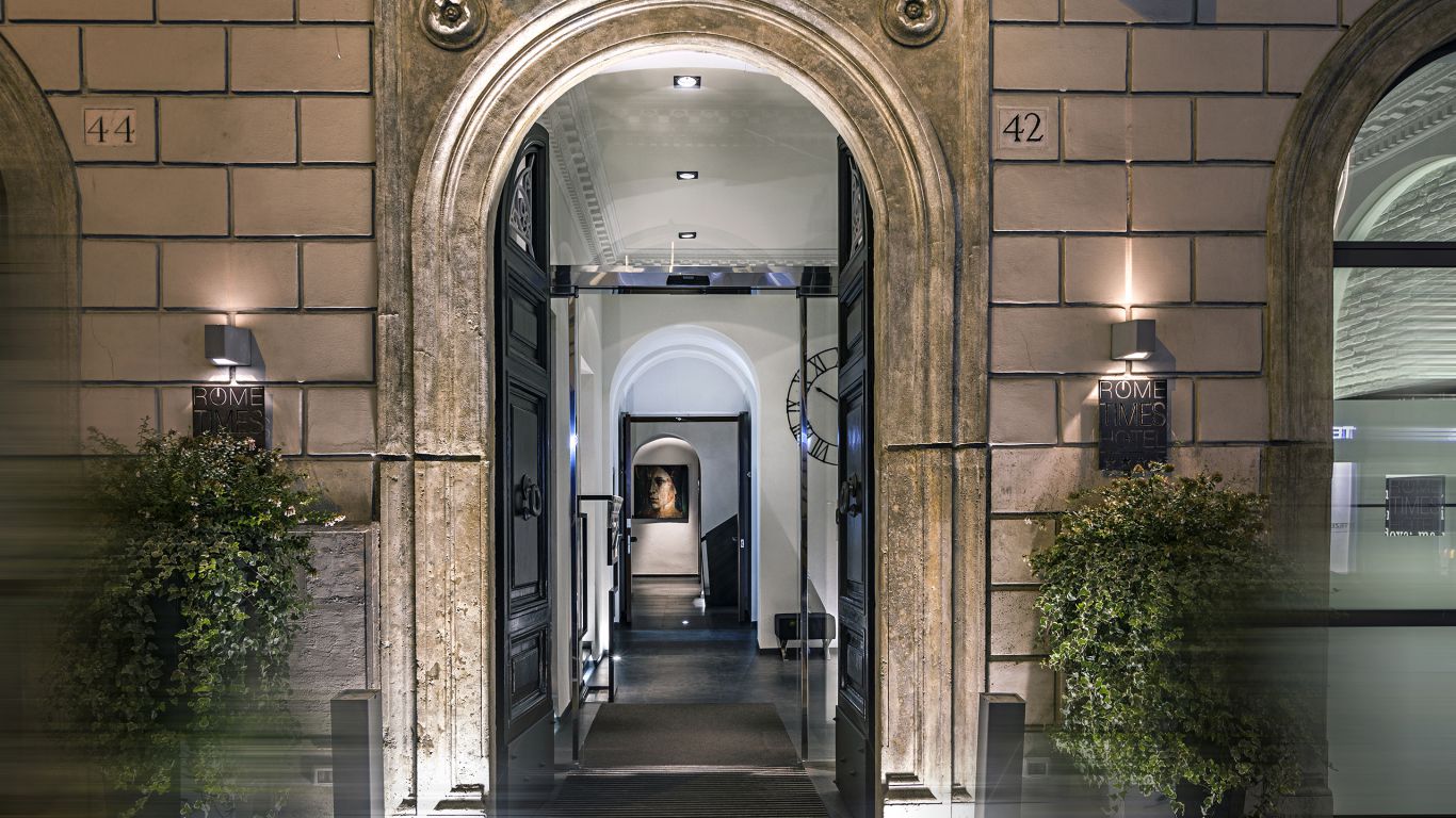 Rome-Times-Hotel-Tridente-Collection-Rome-entrance